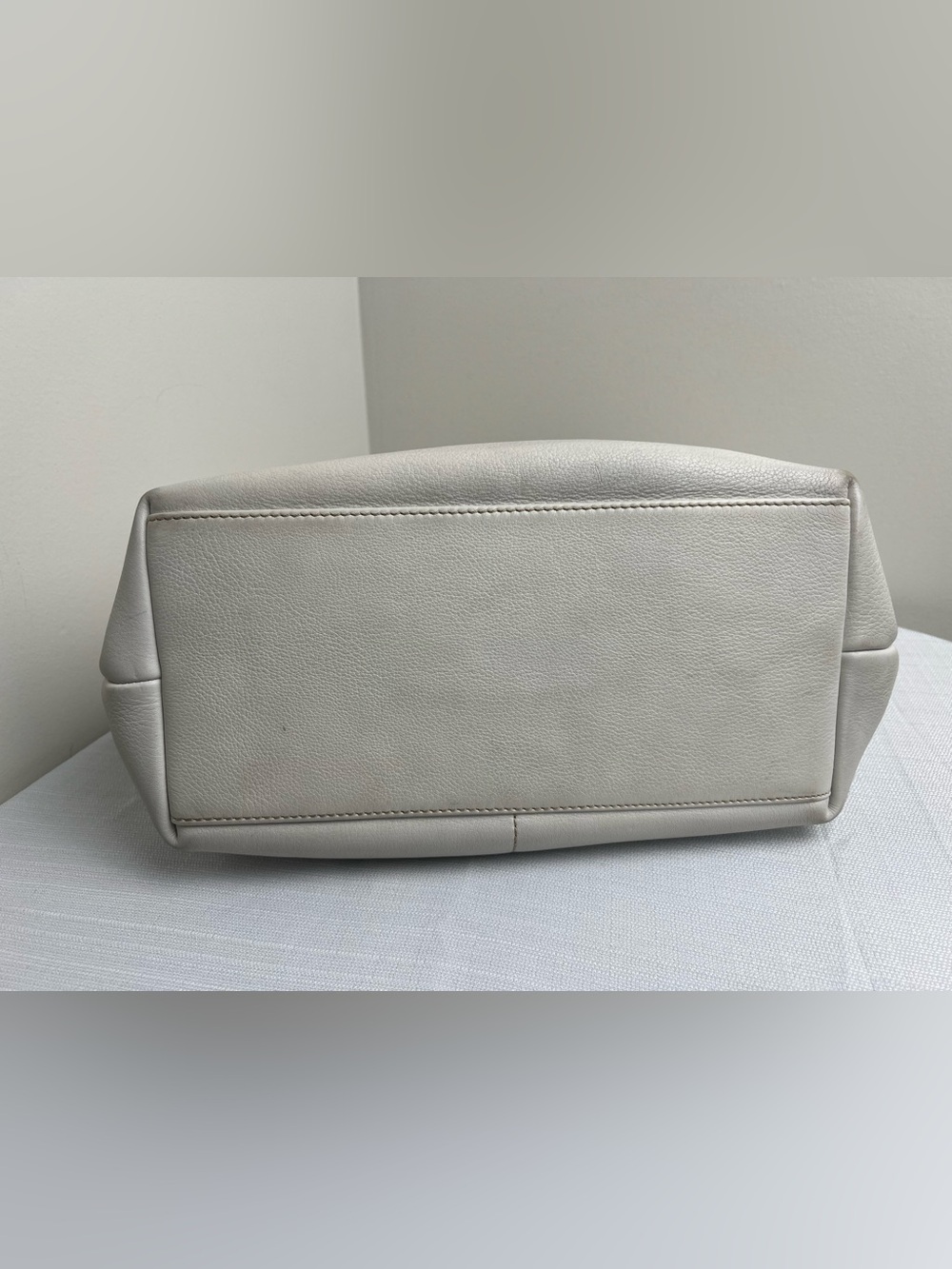 Dooney & Bourke Dillen Large Off-White Pebbled Leather Pocket Sac Hobo - Picture 8 of 9